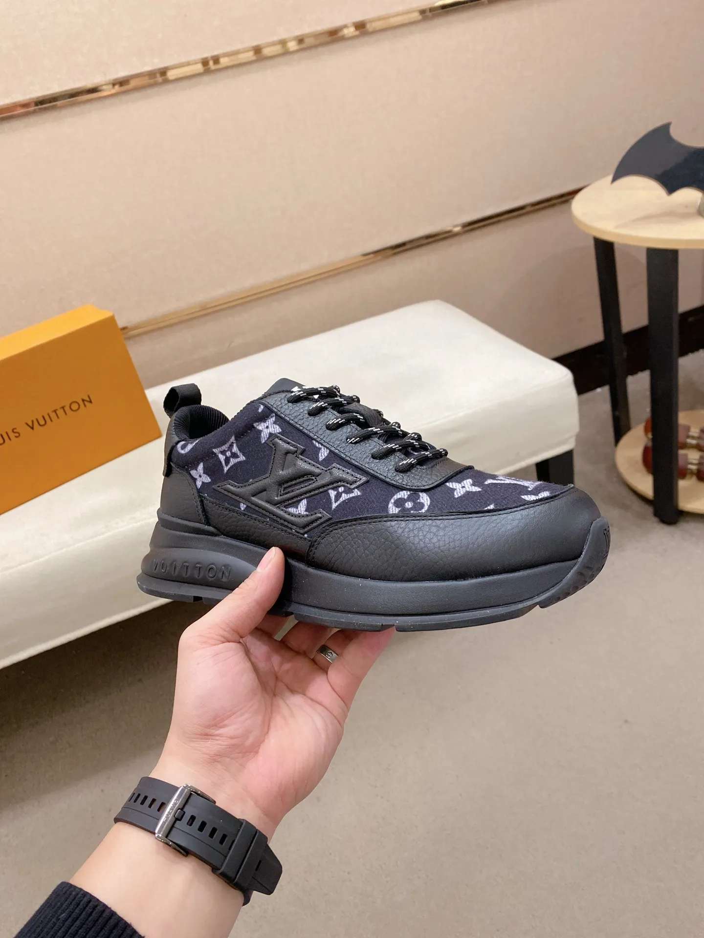 Factory price: 442💰🎉🎉LV~Louis Vuitton trendy men's shoes, new shipments, latest matching, same style as the official website, super high quality, best-selling season [strong][strong][strong] Selected first-layer cowhide, comfortable and breathable mesh lining, original last, comfortable on the feet, wear-resistant rubber outsole, size: 38-44.
